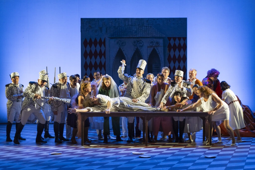 250110-Giessen-L'elisir-d'amore-©LenaBils_LB28560