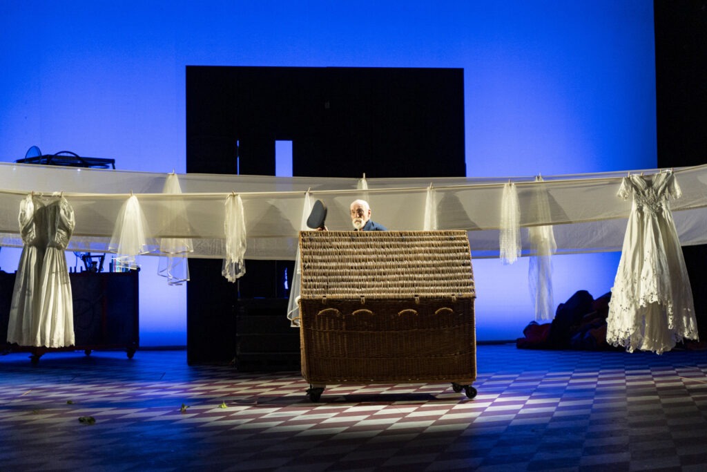 250929-Giessen-L'elisir-d'amore-©LenaBils_LB27636